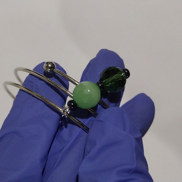 Silver-tone Wire Bangle Bracelet with Green Beaded Charm – Elegant Women Jewelry - Picture 5 of 8